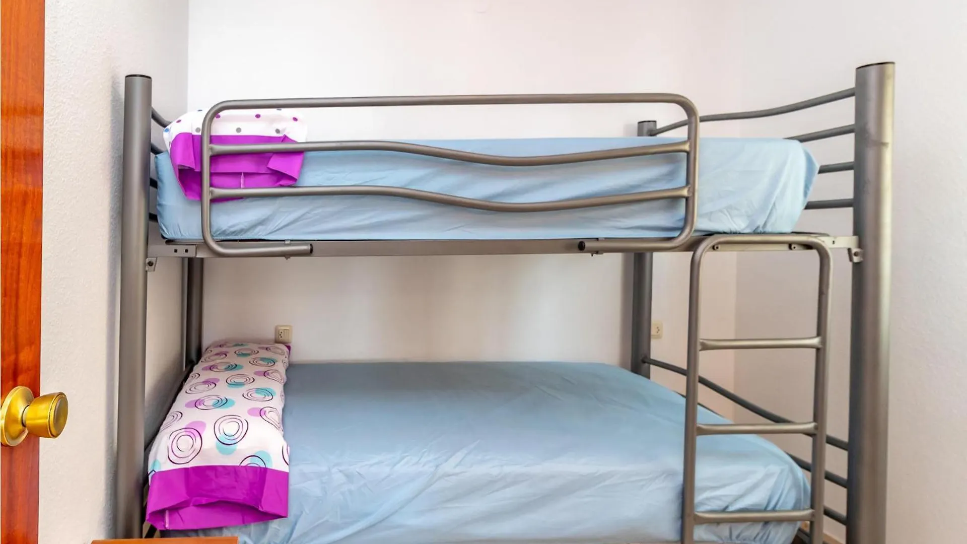 3 Bedroom Nice Apartment In 林孔-德拉维多利亚